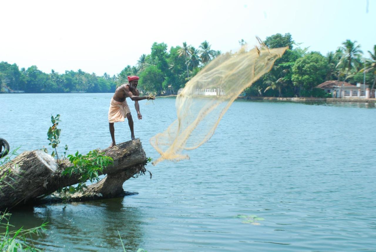 Triveny River Palace Hotel Alappuzha ภายนอก รูปภาพ