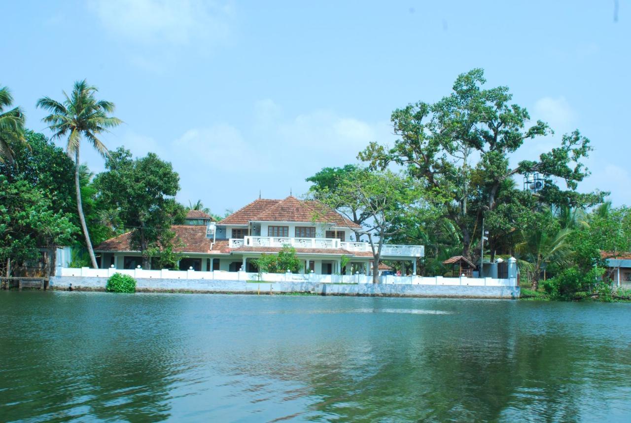 Triveny River Palace Hotel Alappuzha ภายนอก รูปภาพ