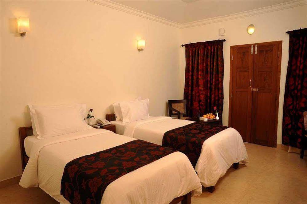 Triveny River Palace Hotel Alappuzha ภายนอก รูปภาพ