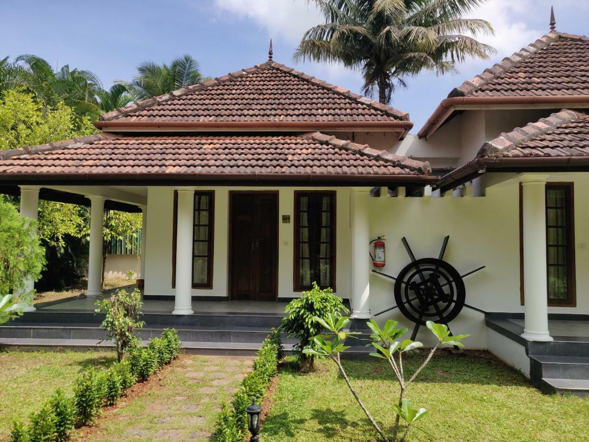 Triveny River Palace Hotel Alappuzha ภายนอก รูปภาพ