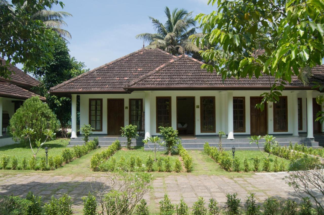Triveny River Palace Hotel Alappuzha ภายนอก รูปภาพ