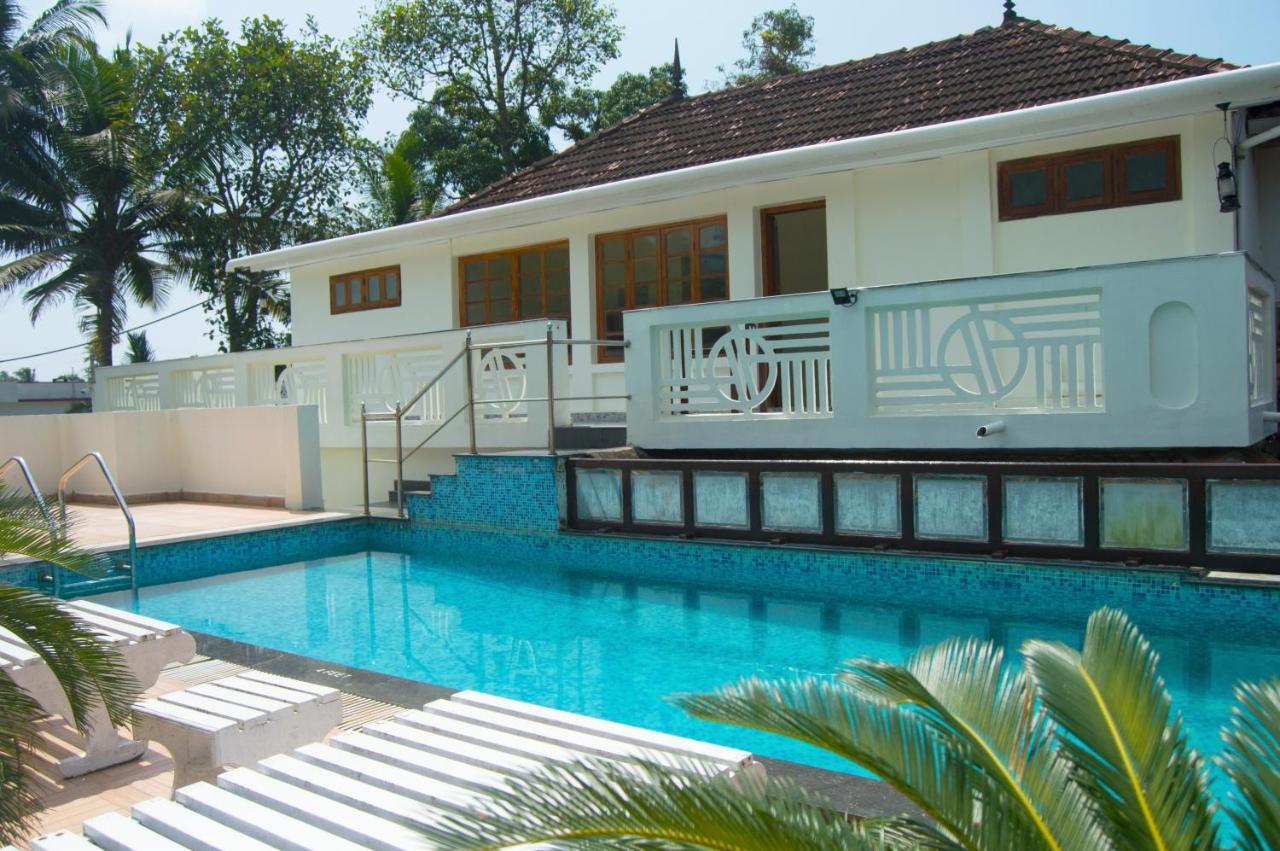 Triveny River Palace Hotel Alappuzha ภายนอก รูปภาพ