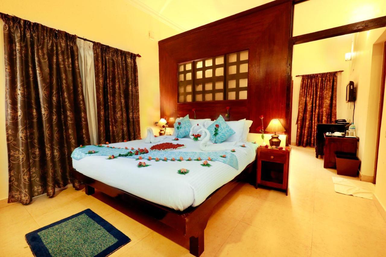 Triveny River Palace Hotel Alappuzha ภายนอก รูปภาพ