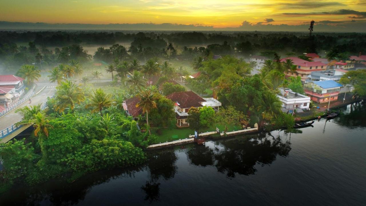Triveny River Palace Hotel Alappuzha ภายนอก รูปภาพ