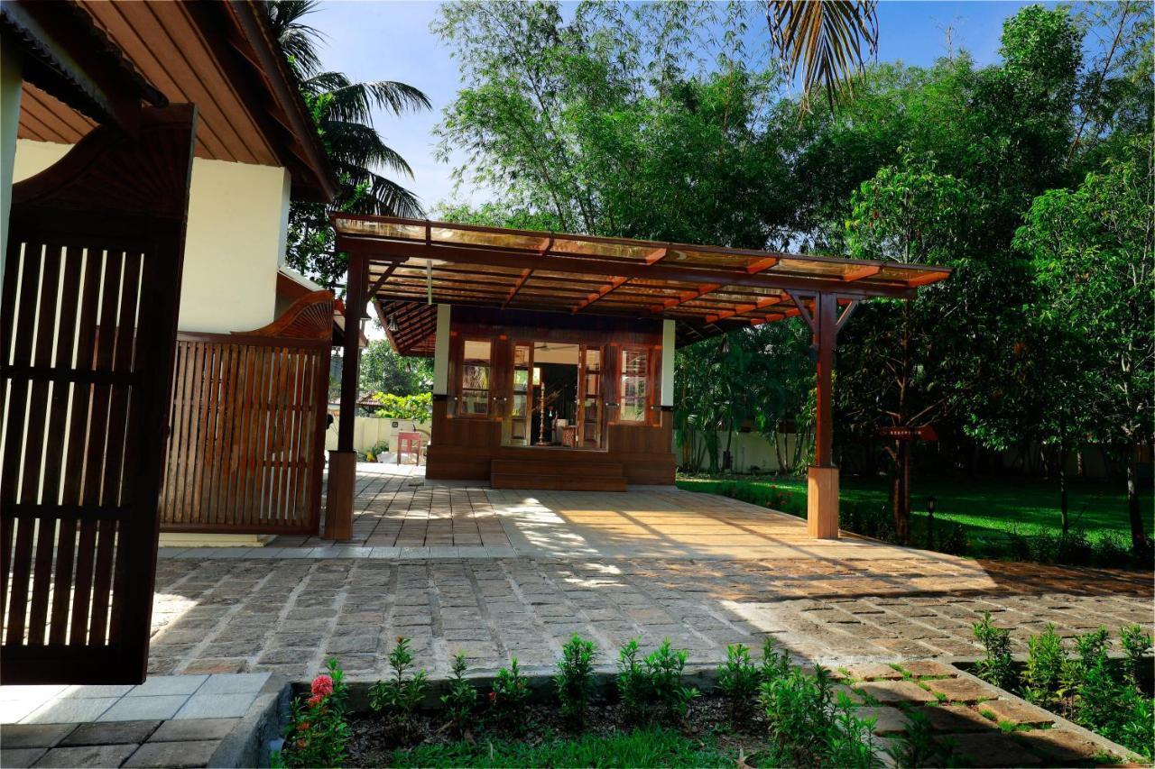 Triveny River Palace Hotel Alappuzha ภายนอก รูปภาพ