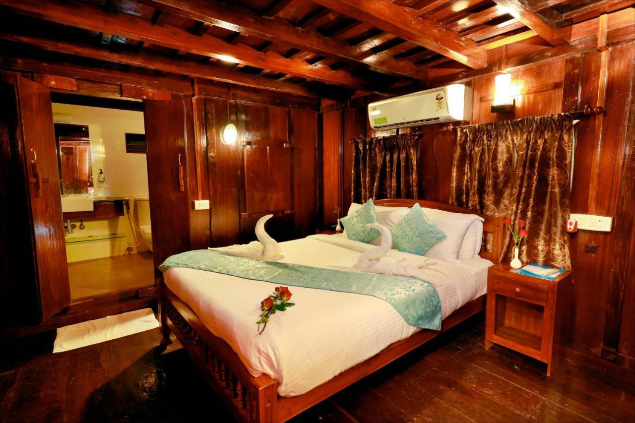 Triveny River Palace Hotel Alappuzha ภายนอก รูปภาพ
