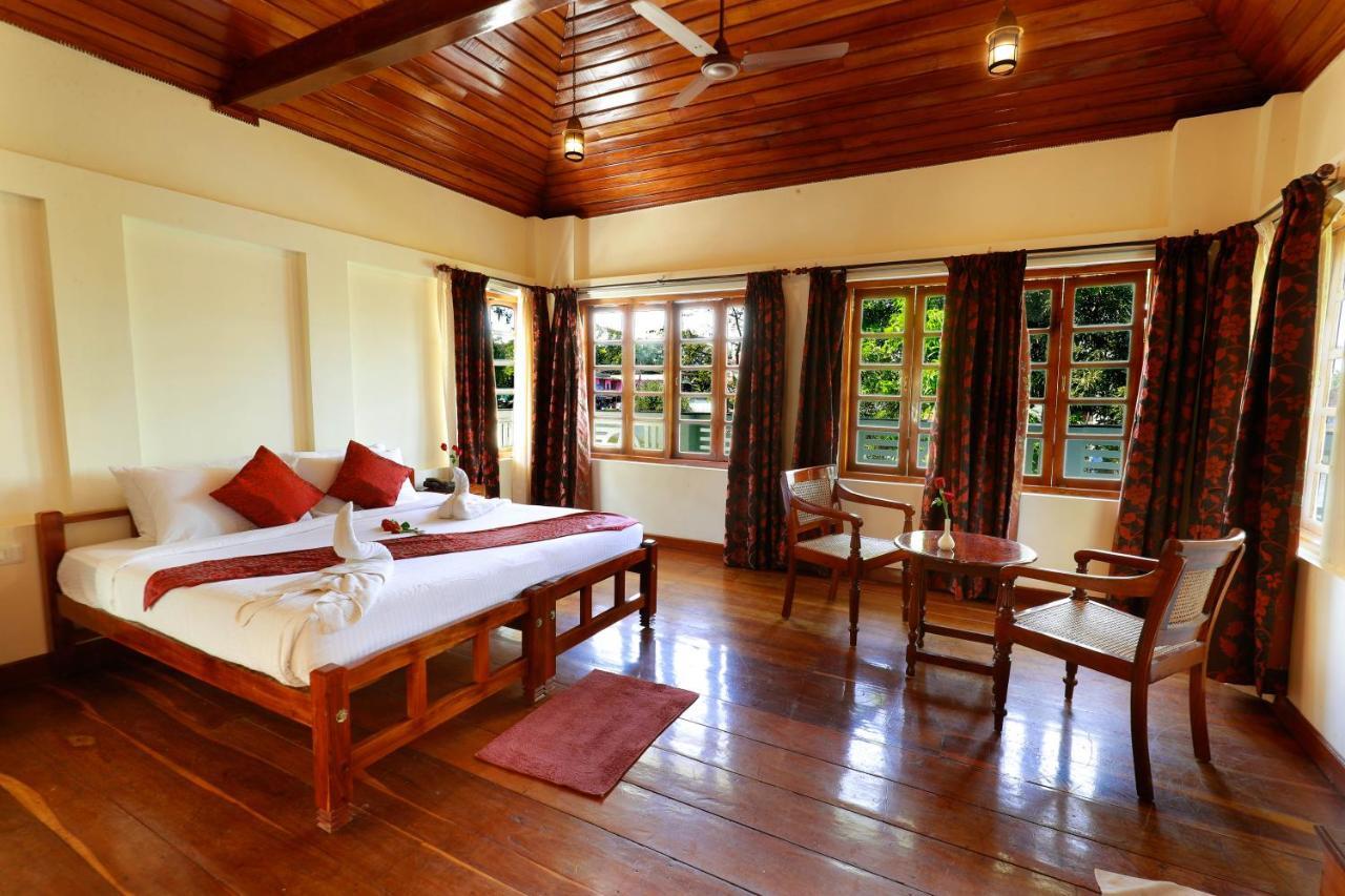 Triveny River Palace Hotel Alappuzha ภายนอก รูปภาพ