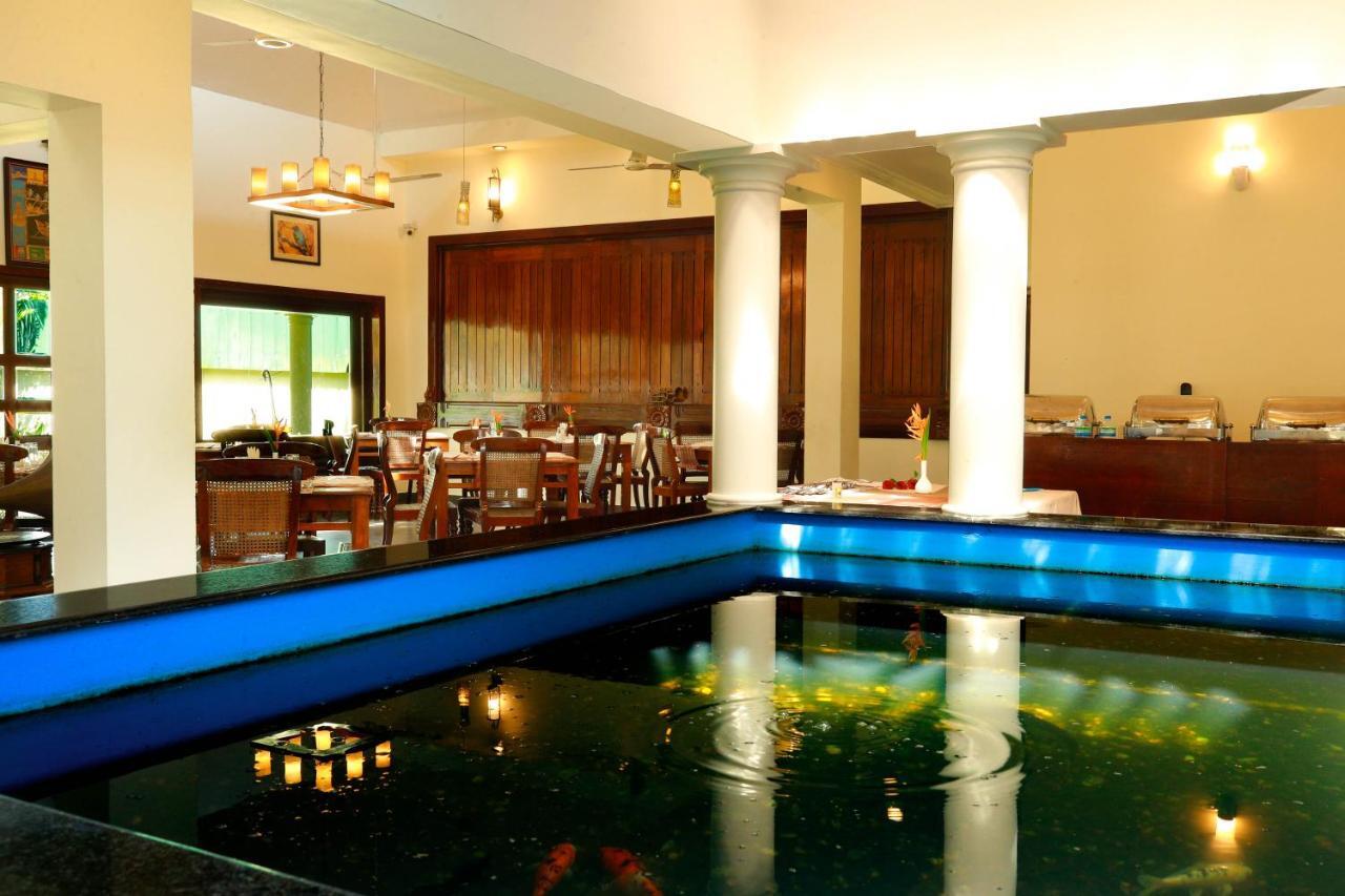 Triveny River Palace Hotel Alappuzha ภายนอก รูปภาพ