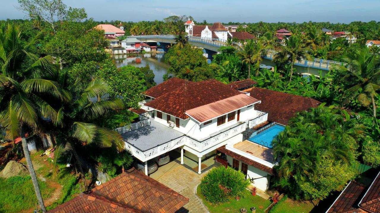 Triveny River Palace Hotel Alappuzha ภายนอก รูปภาพ