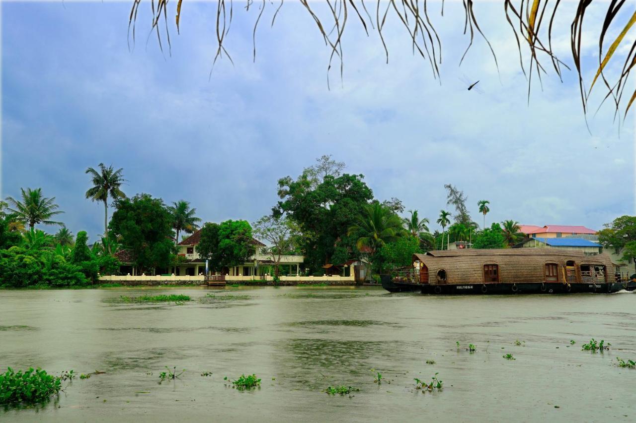 Triveny River Palace Hotel Alappuzha ภายนอก รูปภาพ