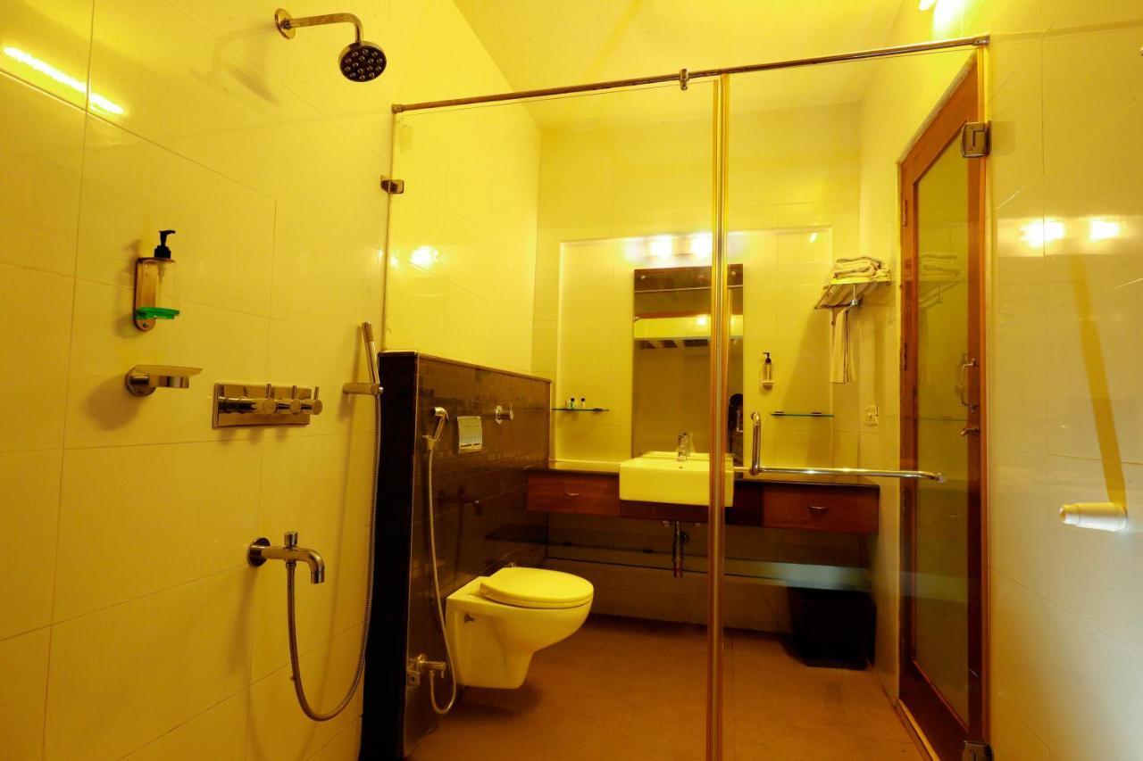 Triveny River Palace Hotel Alappuzha ภายนอก รูปภาพ