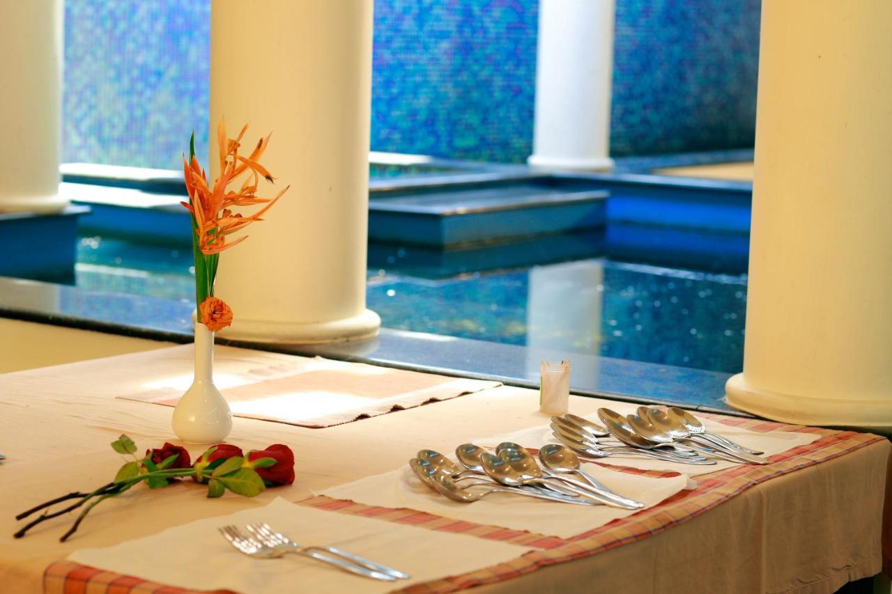 Triveny River Palace Hotel Alappuzha ภายนอก รูปภาพ